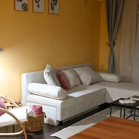 Warm Embrace Your Cozy Hideaway In Apartmán *