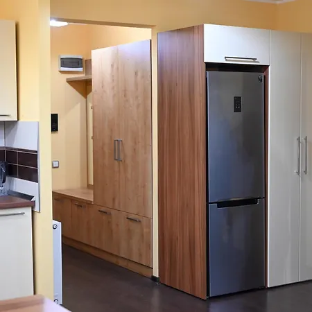 Warm Embrace Your Cozy Hideaway In Daire Kaloşvar